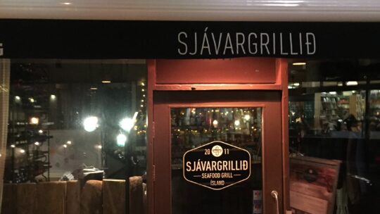Sjavargrillid, svarta kaffi und die Dillon Bar – Essen und Trinken in Reykjavik
