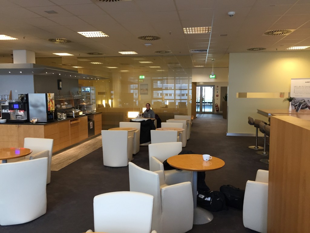 AirFrance/KLM Lounge Frankfurt Flughafen Terminal 2 Island16 329