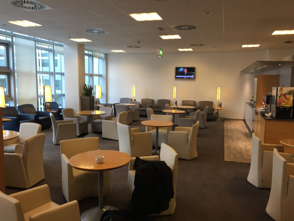 AirFrance/KLM Lounge Frankfurt Flughafen Terminal 2 Island16 333