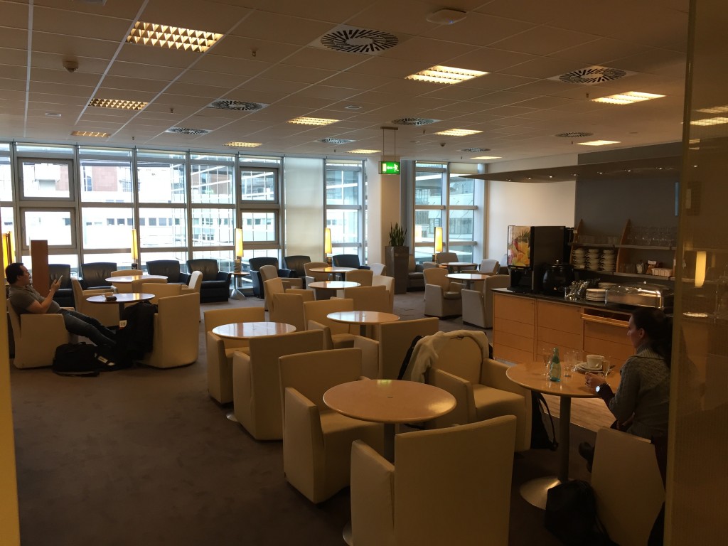 AirFrance/KLM Lounge Frankfurt Flughafen Terminal 2 Island16 336