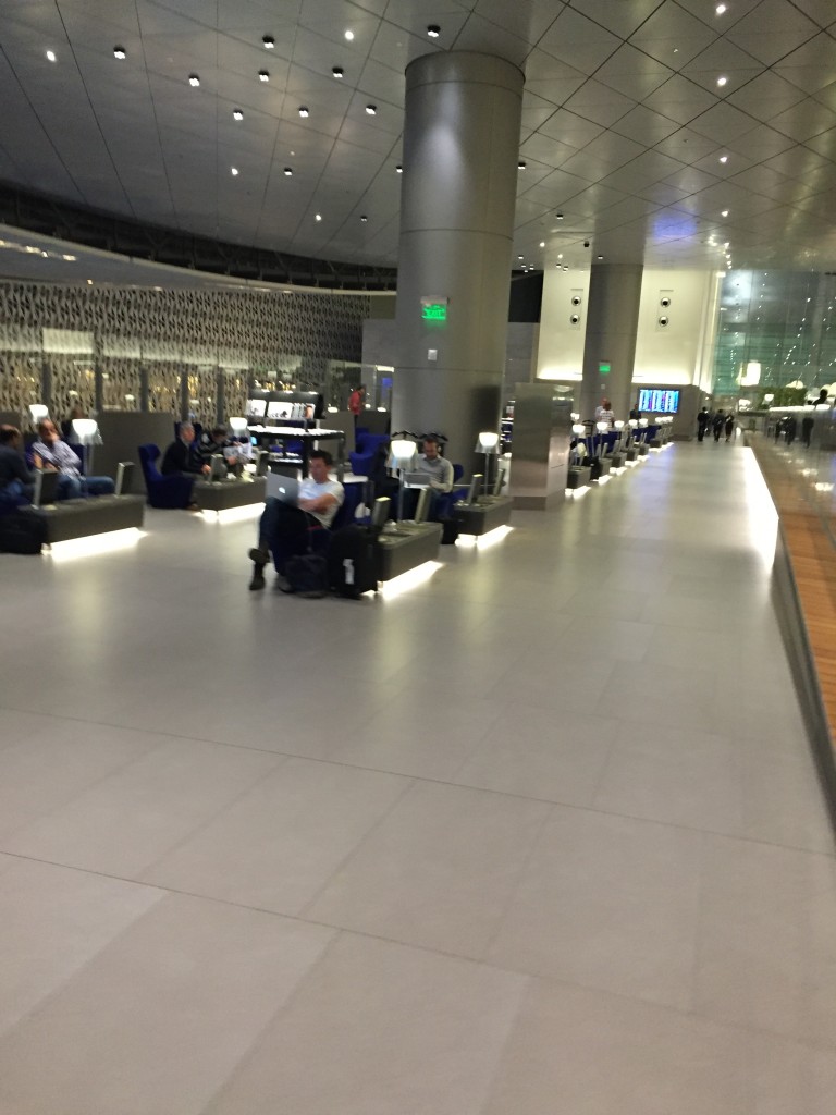 Al Mourjan Business Class Lounge von Qatar Airways Koh Phangan, Thailand 2016 098
