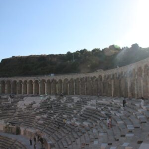 Der Apollo Tempel in Side und das Amphitheater von Aspendos