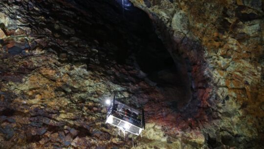 Reise in einen Vulkan – Inside a Volcano