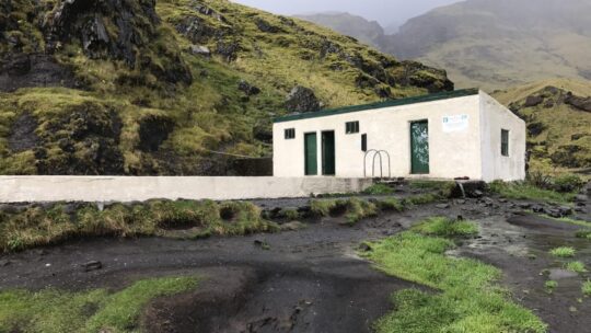 Seljavallalaug Schwimmbad – Hot Pot