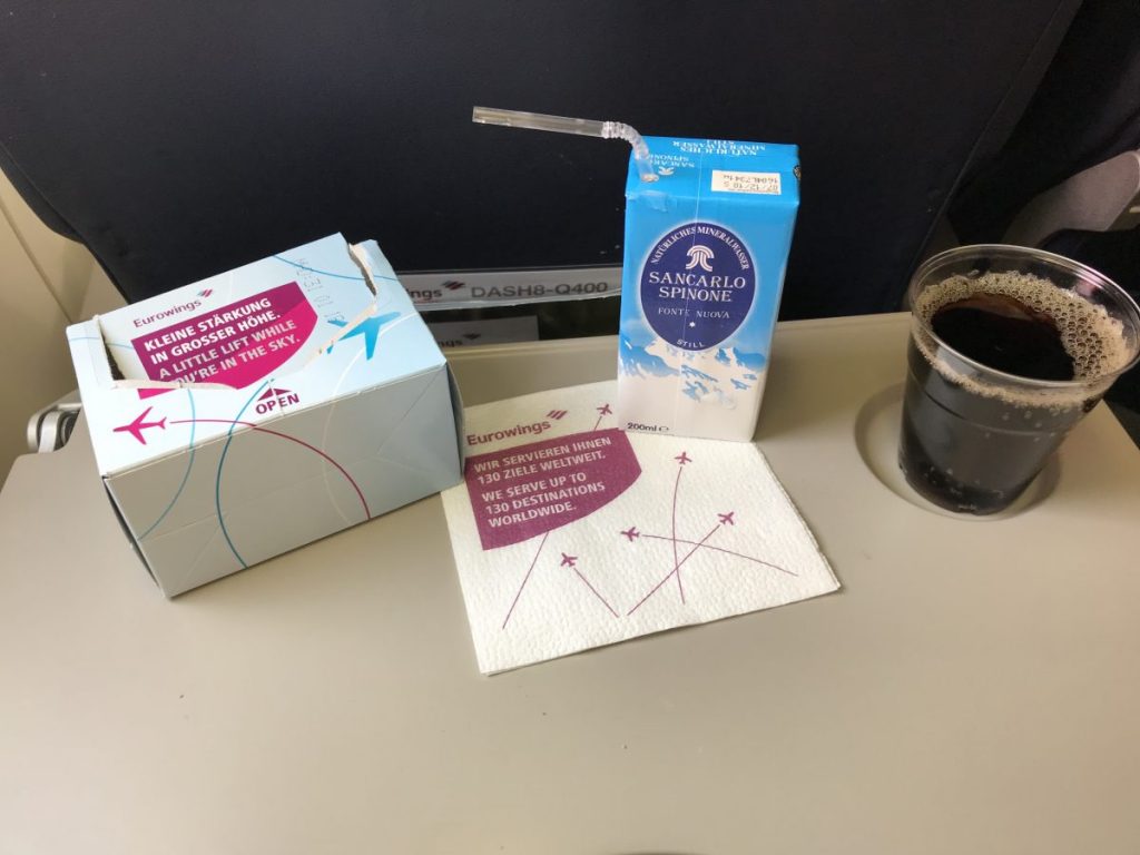 Eurowings Dash 8-Q400 von Düsseldorf nach Paris Eurowings Dash 8-Q400 - Das Menü in der Economy Class