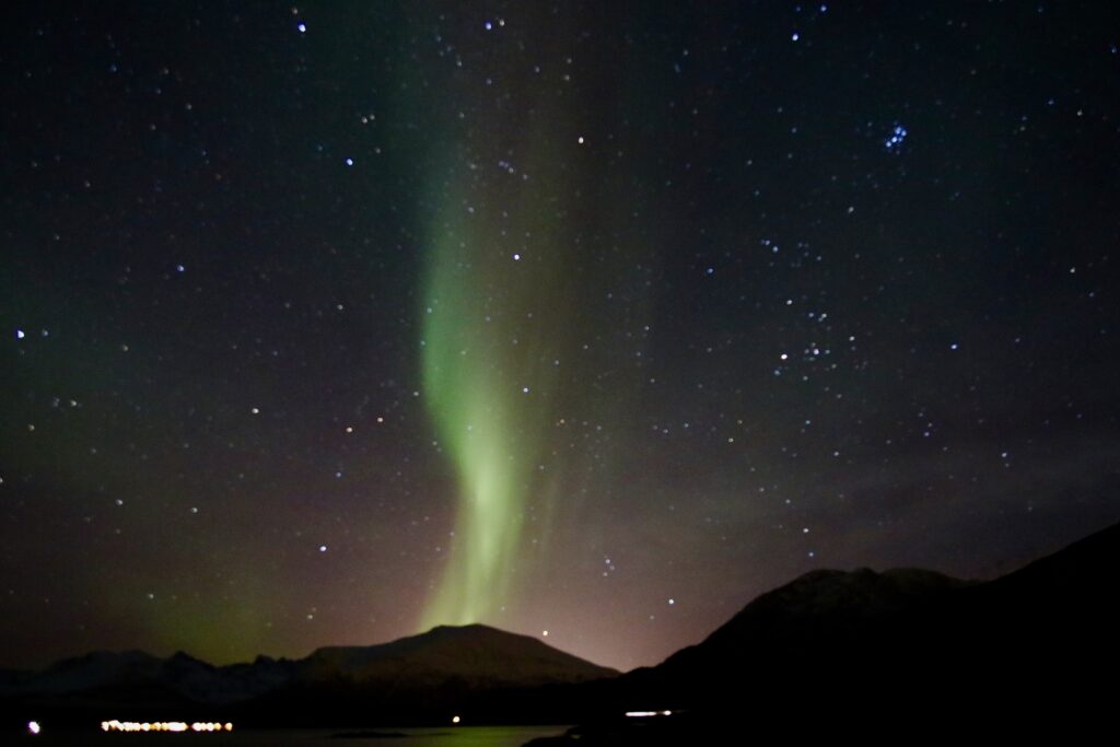 Nordlichter fotografieren: Kameraeinstellungen & Tipps für Anfänger Nordlichter fotografieren: Kameraeinstellungen & Tipps für Anfänger