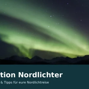 Nordlichter erleben – unsere Tipps & Reiseberichte Grüne Nordlichter über Bergen und einem Fjord – eigenes Foto von hometravelz