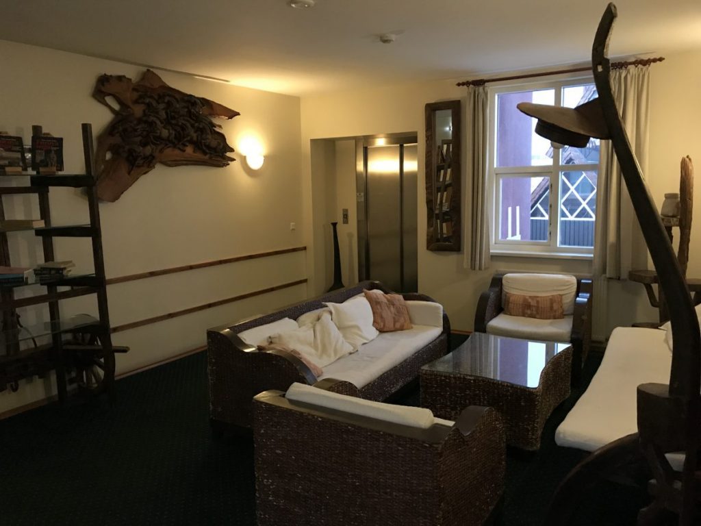 Hotel Viking Island und Essen wie die Wikinger im Fjörukráin Hotel Viking Lobby