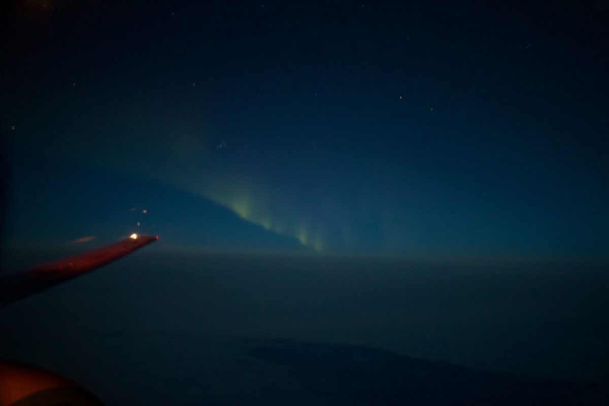 Nordlichter auf dem Flug von Spitzbergen nach Tromsø mit SAS