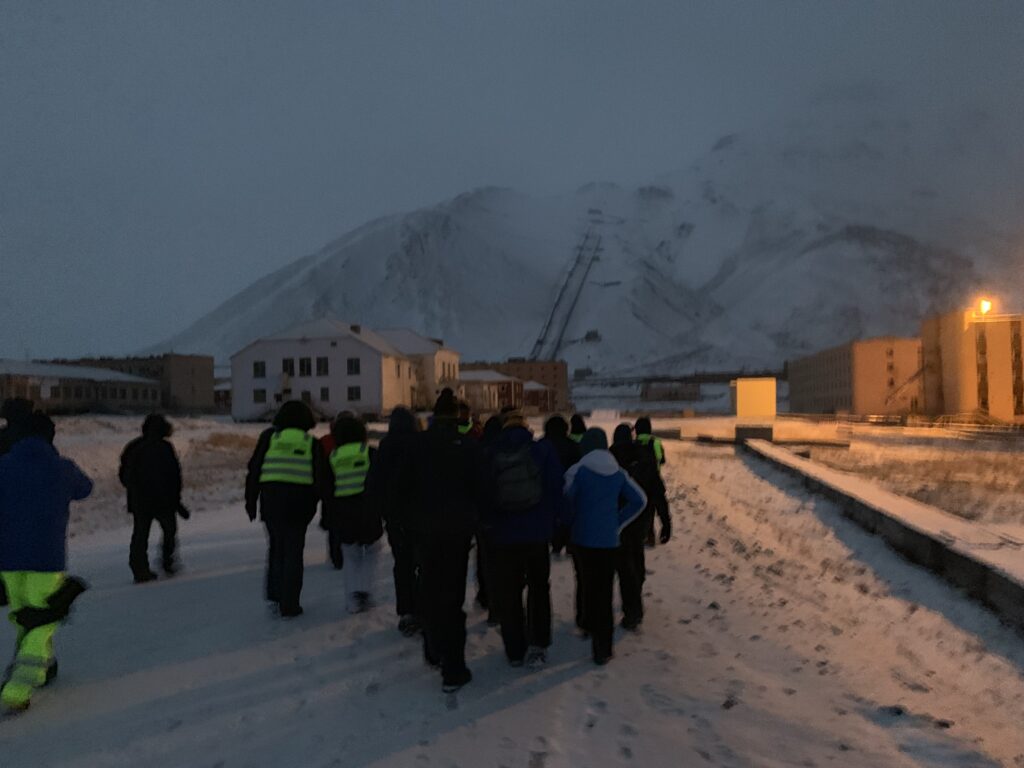 Abenteuer Arktis - 4 Tage in Spitzbergen Stadtrundgang Pyramiden