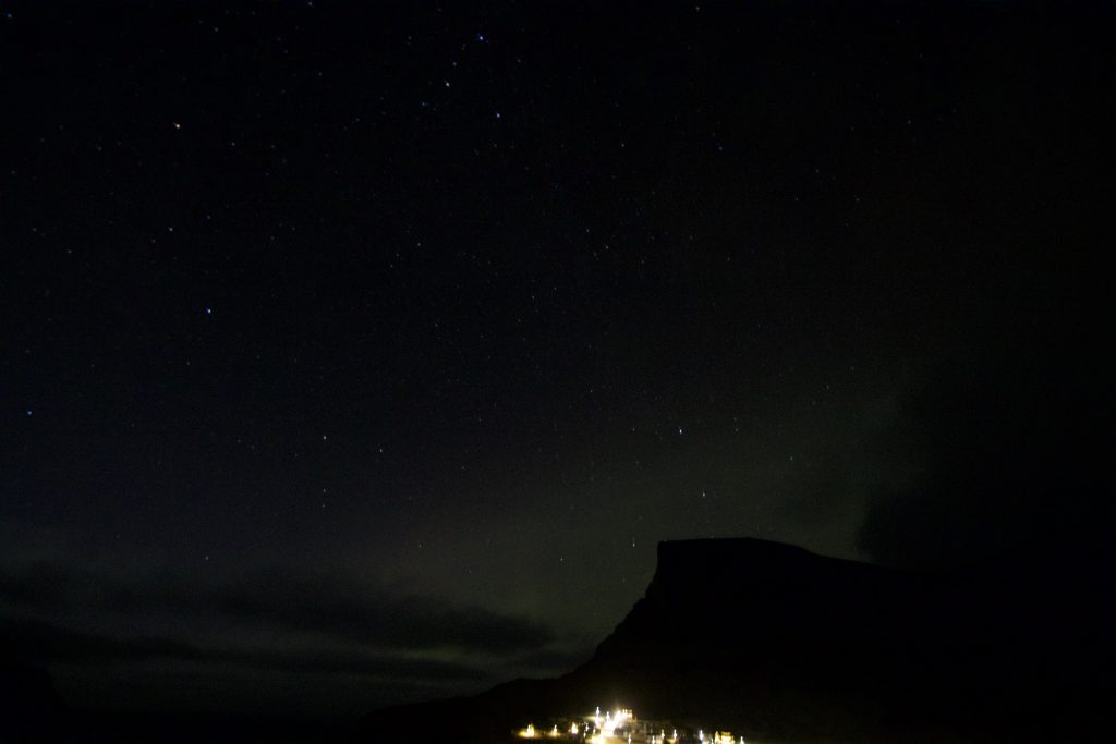 Nordlichter über den Färöer Inseln