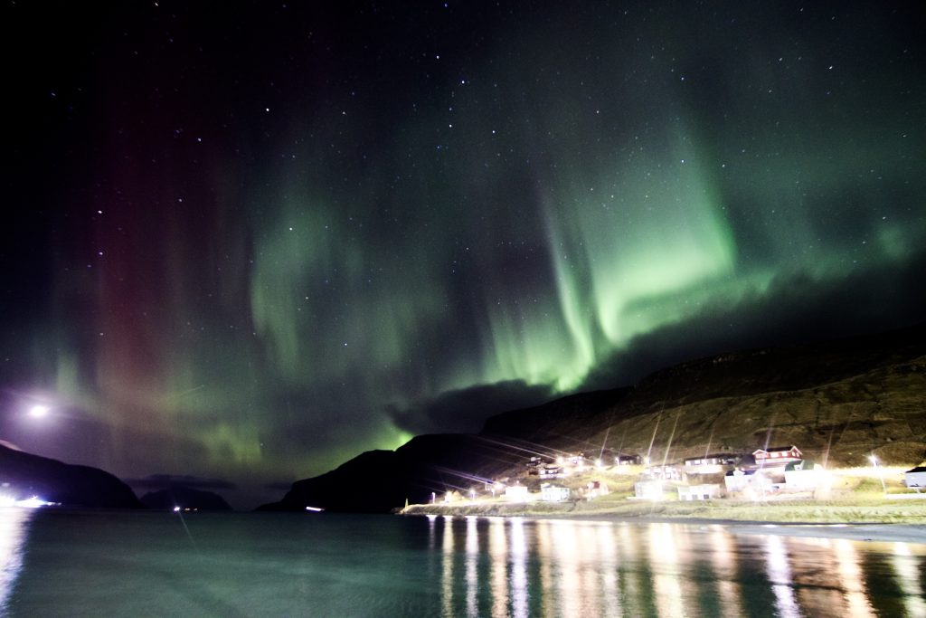 Nordlichter über den Färöer Inseln