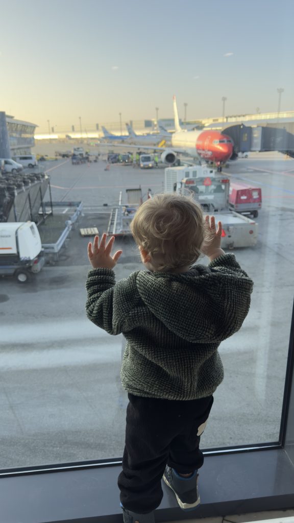 Entspannt mit Kleinkind nach Tromso fliegen