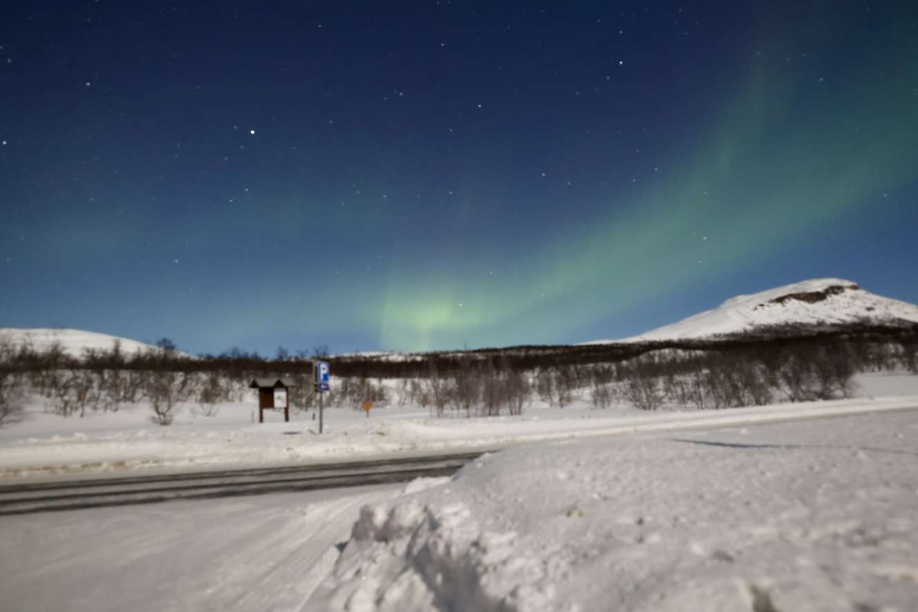Nordlichter-Tour mit Bifröst Northern Lights – Ein Abend zwischen Schnee und grünem Himmel Nordlichter-Tour mit Bifröst Northern Lights – Ein Abend zwischen Schnee und grünem Himmel