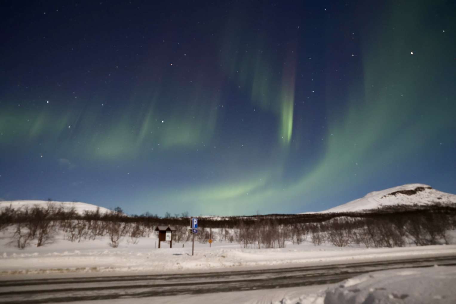 Nordlichter-Tour mit Bifröst Northern Lights – Ein Abend zwischen Schnee und grünem Himmel Nordlichter-Tour mit Bifröst Northern Lights – Ein Abend zwischen Schnee und grünem Himmel