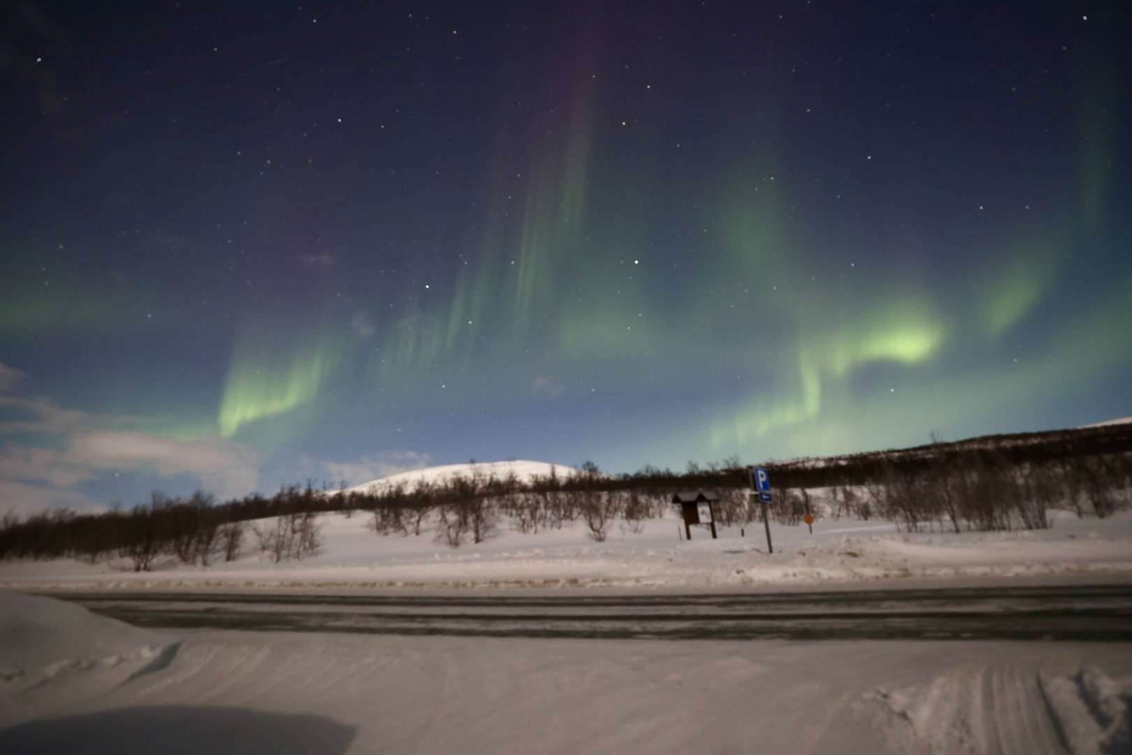 Nordlichter-Tour mit Bifröst Northern Lights – Ein Abend zwischen Schnee und grünem Himmel Nordlichter-Tour mit Bifröst Northern Lights – Ein Abend zwischen Schnee und grünem Himmel