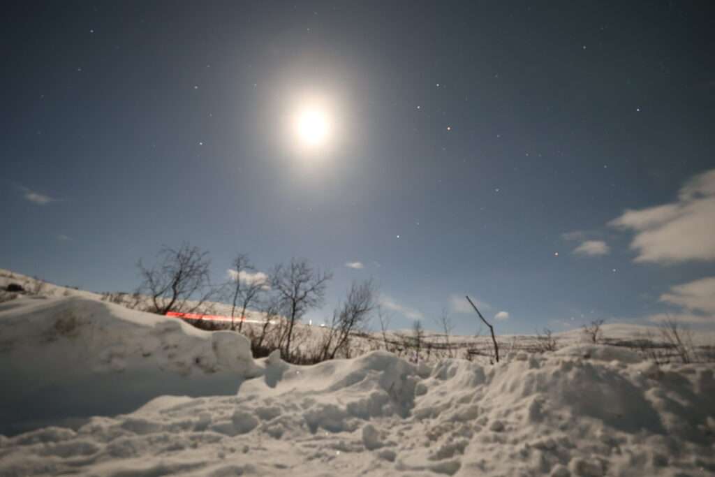 Nordlichter-Tour mit Bifröst Northern Lights – Ein Abend zwischen Schnee und grünem Himmel Nordlichter-Tour mit Bifröst Northern Lights – Ein Abend zwischen Schnee und grünem Himmel