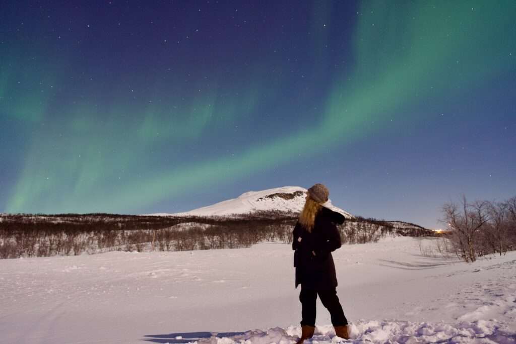 Nordlichter-Tour mit Bifröst Northern Lights – Ein Abend zwischen Schnee und grünem Himmel Nordlichter-Tour mit Bifröst Northern Lights – Ein Abend zwischen Schnee und grünem Himmel