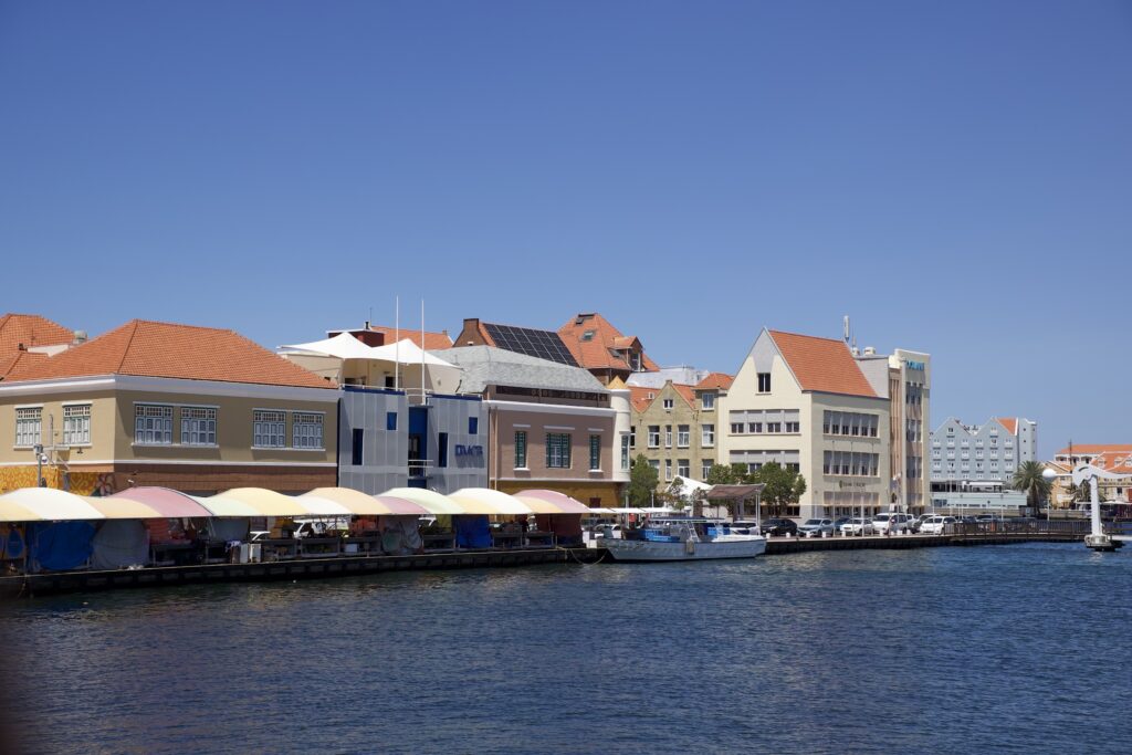 Curaçao Reise - Ausflüge & Reisetipps Curaçao Reise schwimmender Markt