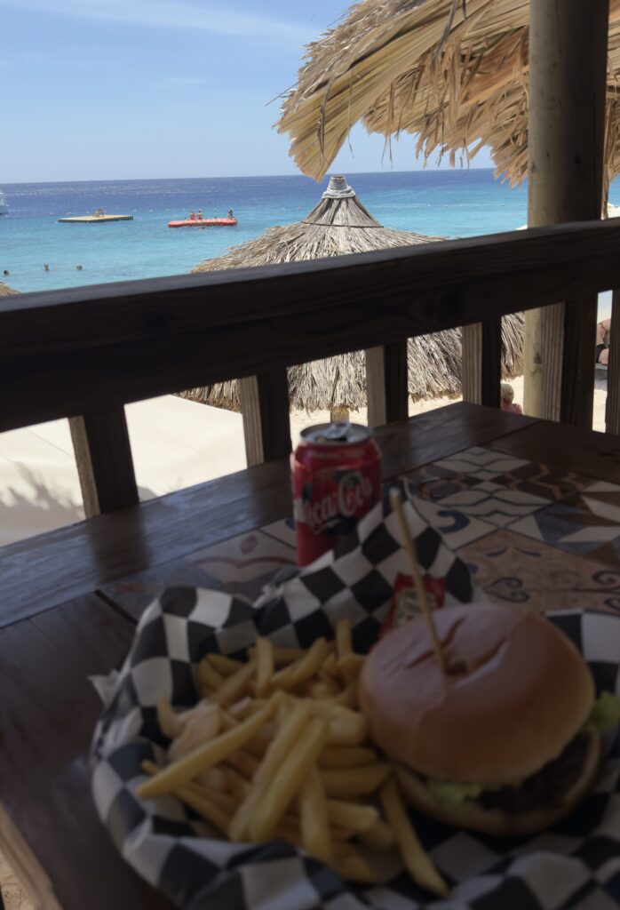 Curaçao Reise - Ausflüge & Reisetipps Burger am Playa Kalki Curacao